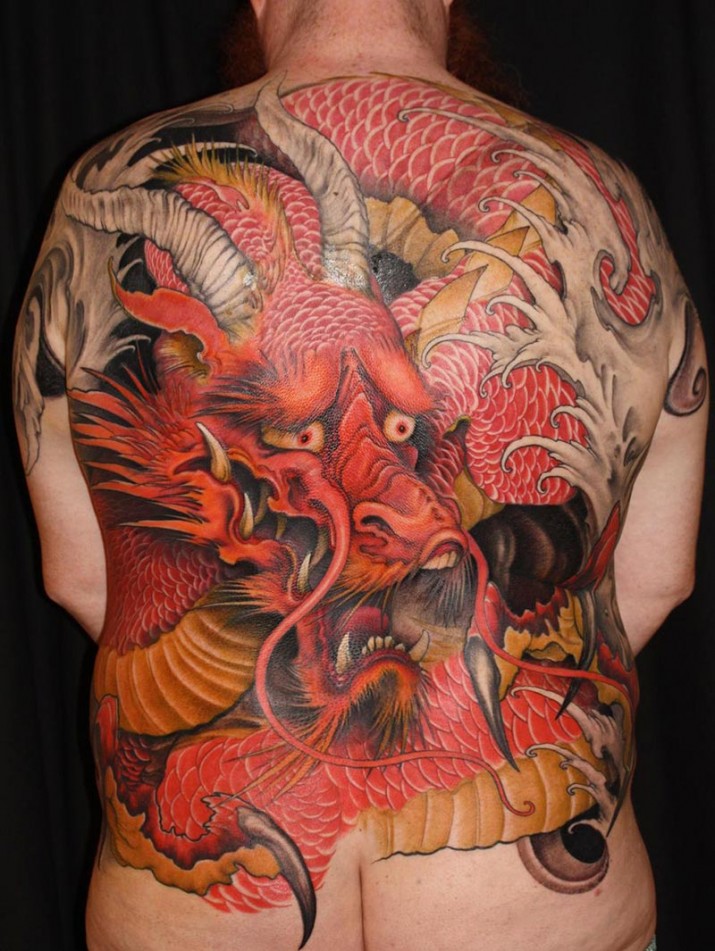 tatouage dragon dos complet