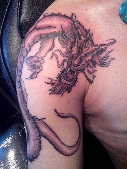 tatouage dragon gothique