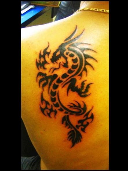 tatouage dragon gothique