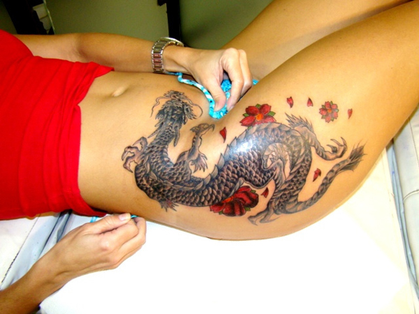 tatouage dragon japonais jambe