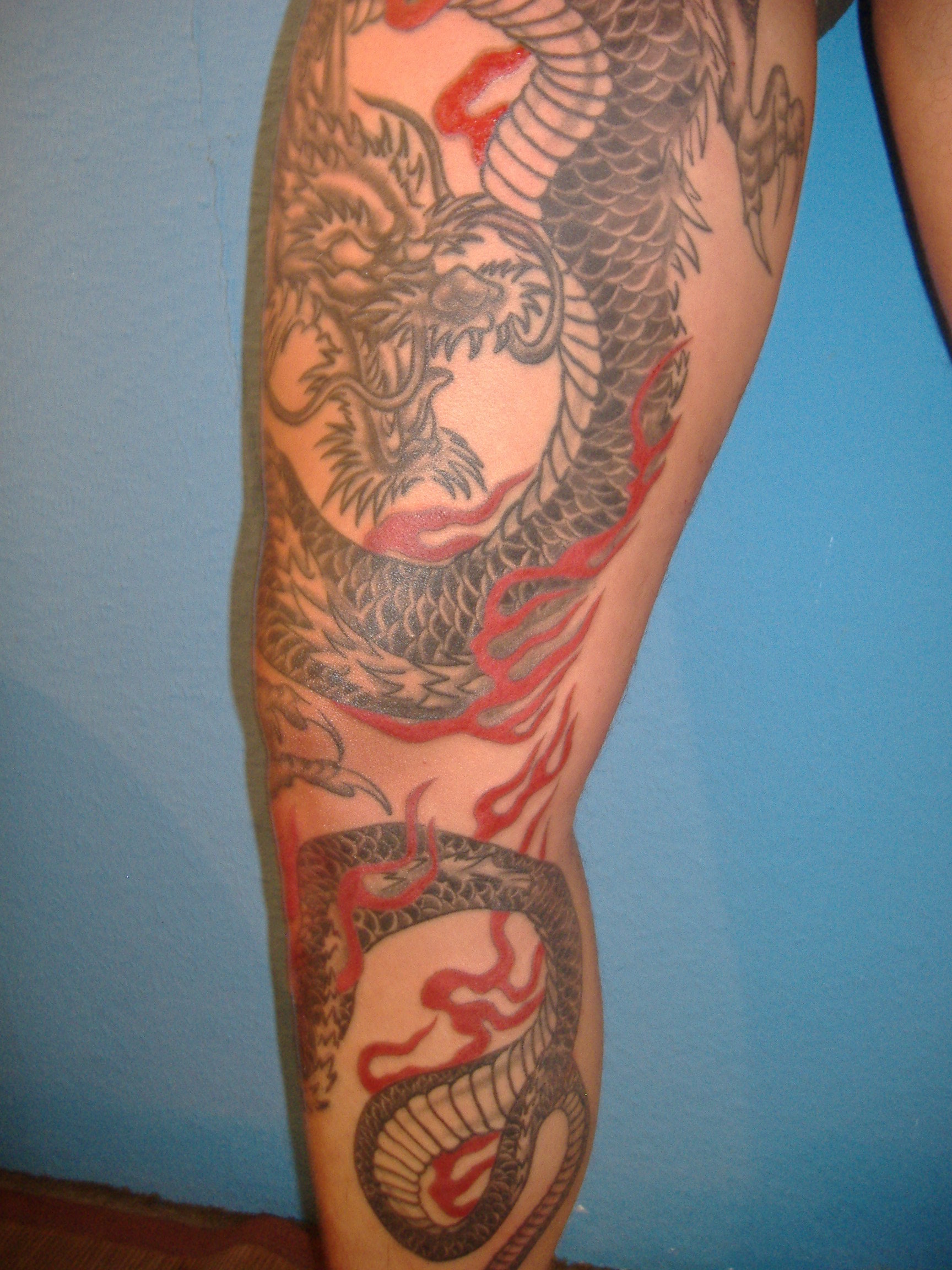 tatouage dragon japonais jambe