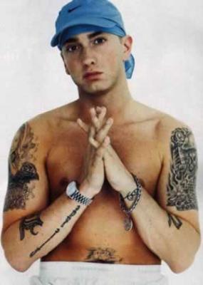 tatouage eminem ventre