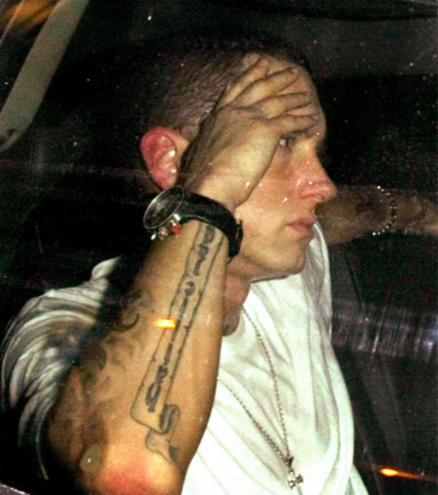 tatouage eminem ventre