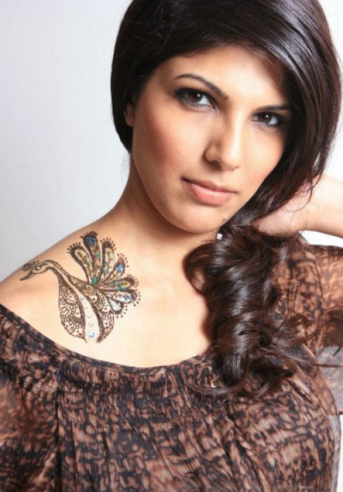 tatouage épaule devant femme