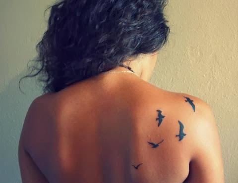 tatouage épaule femme