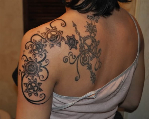 tatouage épaule femme
