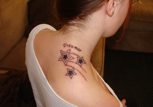 tatouage épaule femme devant