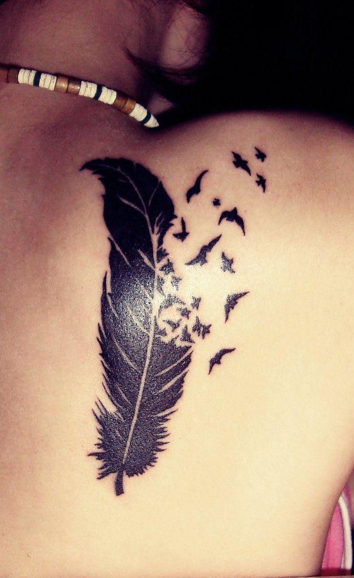 tatouage épaule femme plume