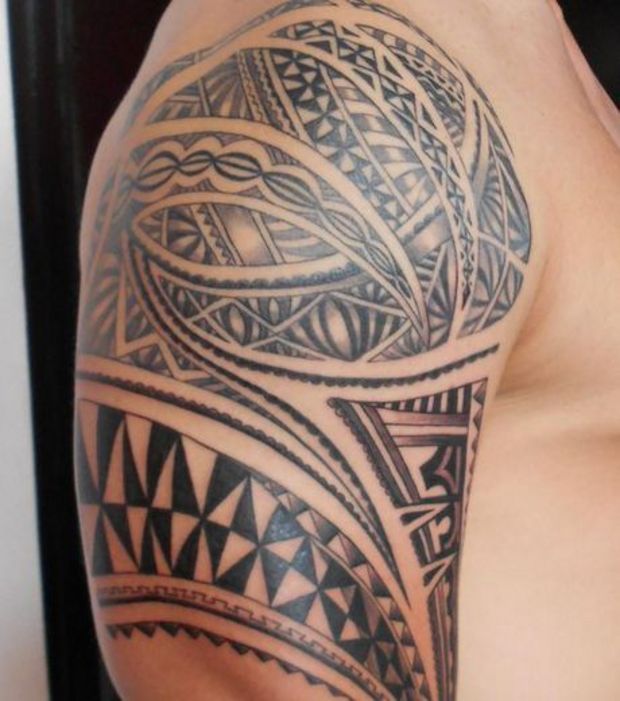 tatouage épaule homme