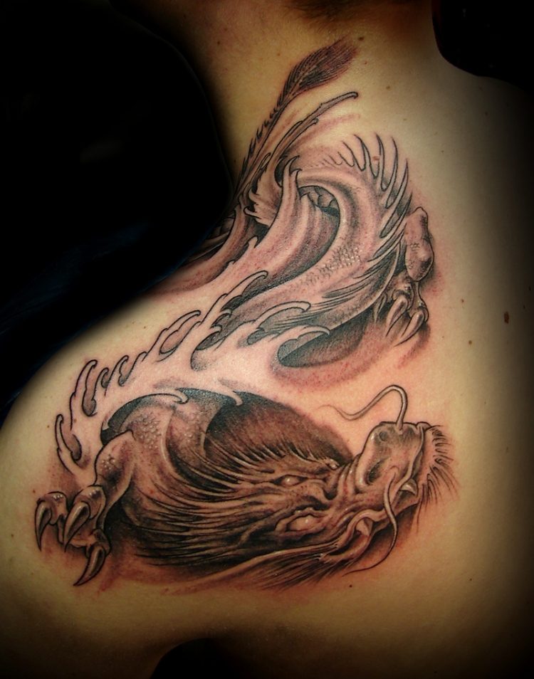 tatouage épaule homme dragon
