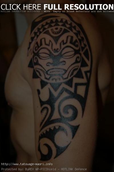 tatouage épaule homme polynésien