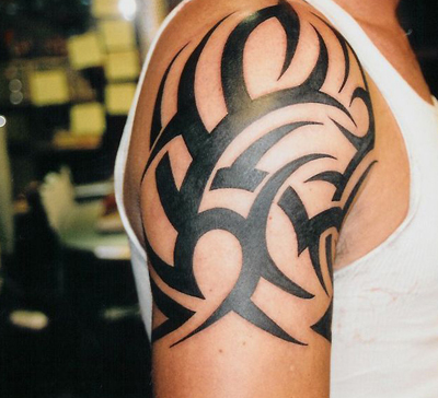 tatouage épaule homme tribal