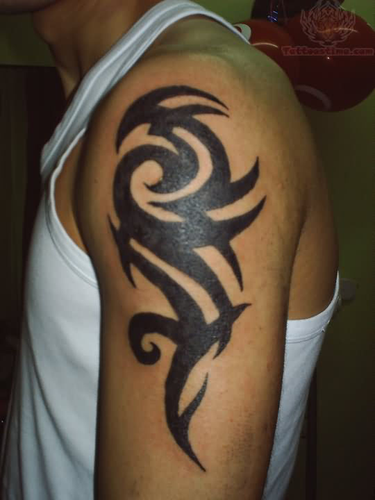 tatouage épaule homme tribal
