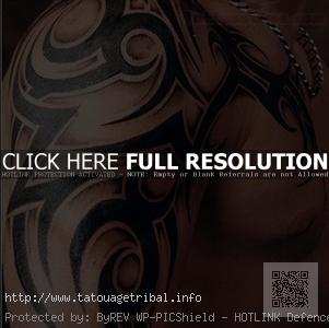 tatouage épaule homme tribal