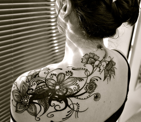 tatouage épaule ou omoplate