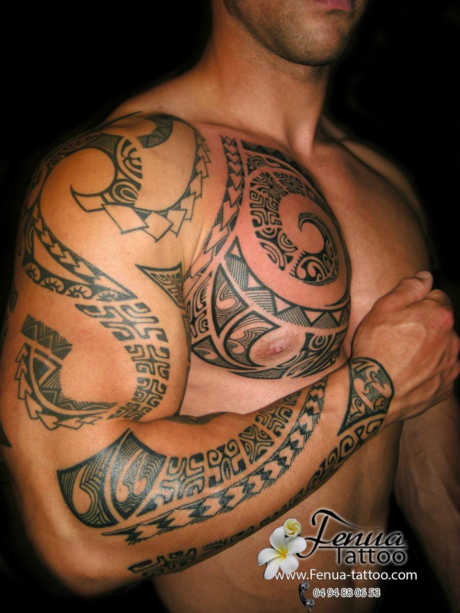 tatouage épaule polynésien