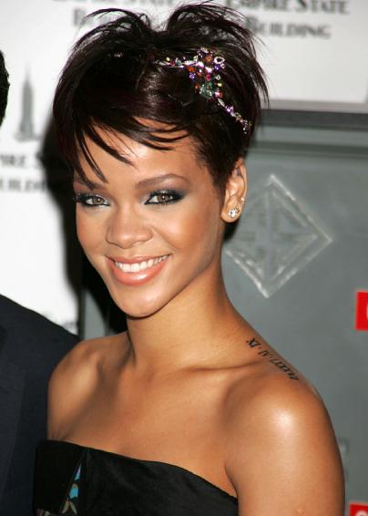 tatouage épaule rihanna