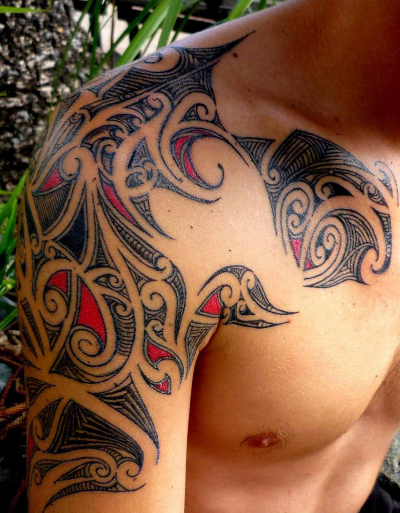 tatouage épaules bras