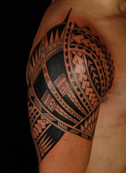 tatouage épaules torse