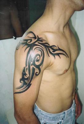 tatouage épaules tribal