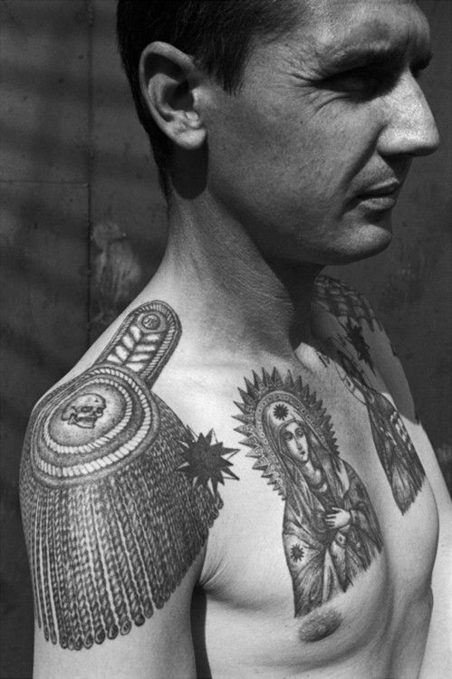 tatouage épaulette