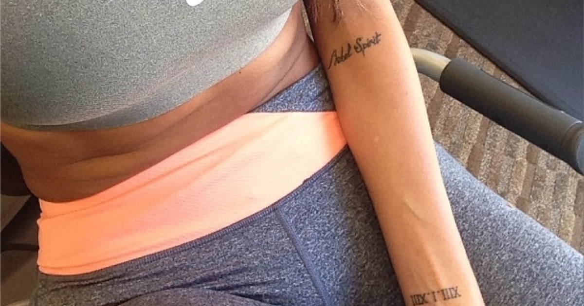 tatouage étoile poignet caroline receveur