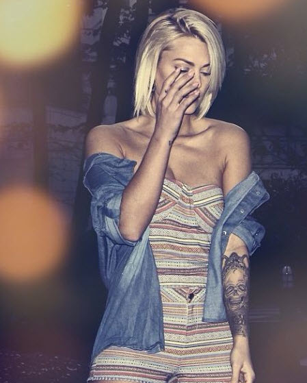 tatouage étoile poignet caroline receveur