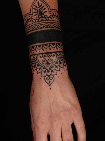 tatouage femme bracelet bras