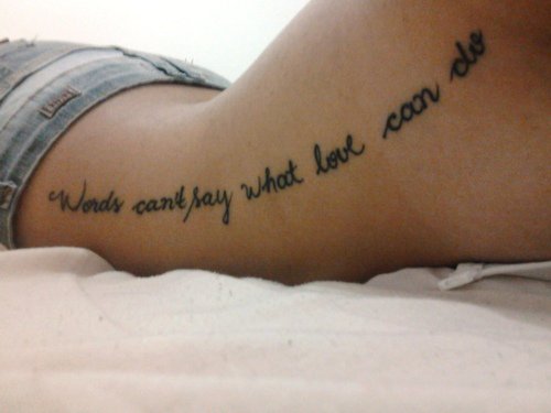 tatouage femme phrase d'amour