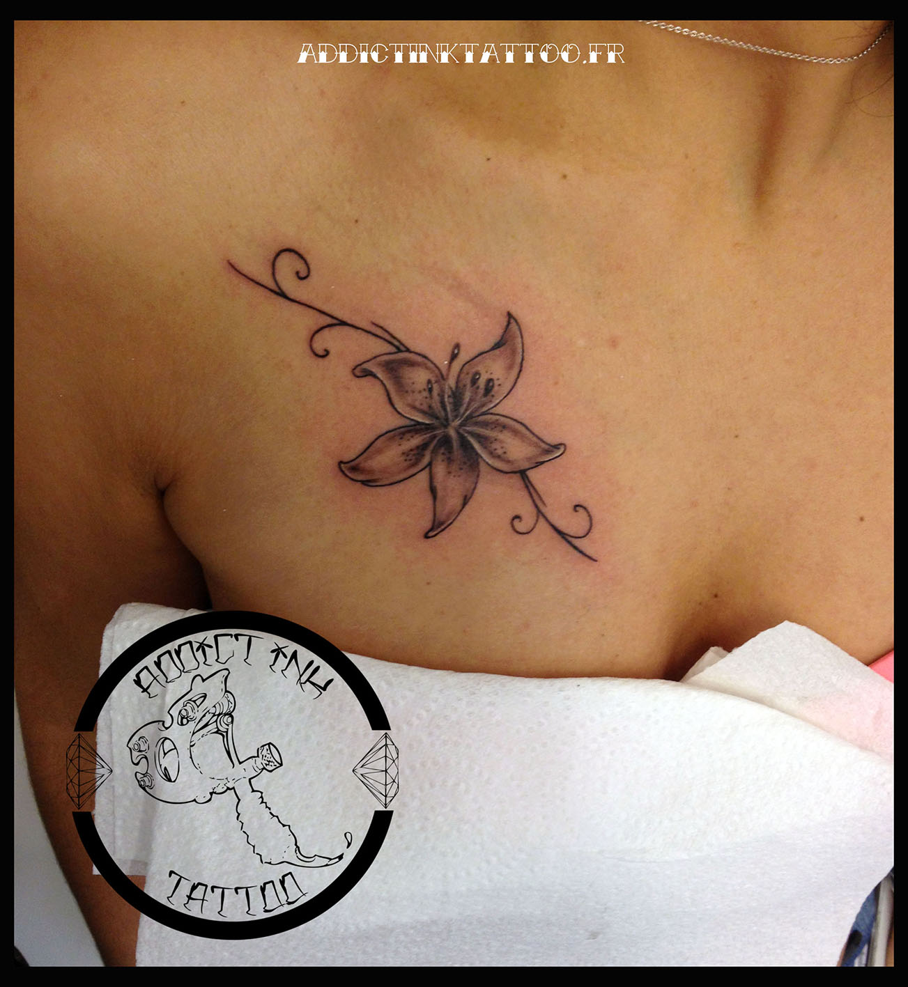 tatouage fleur arabesque