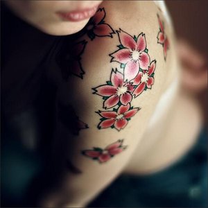 tatouage fleur asiatique