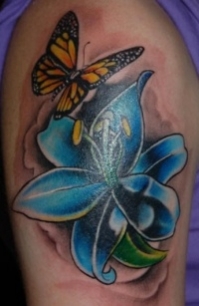 tatouage fleur bleu