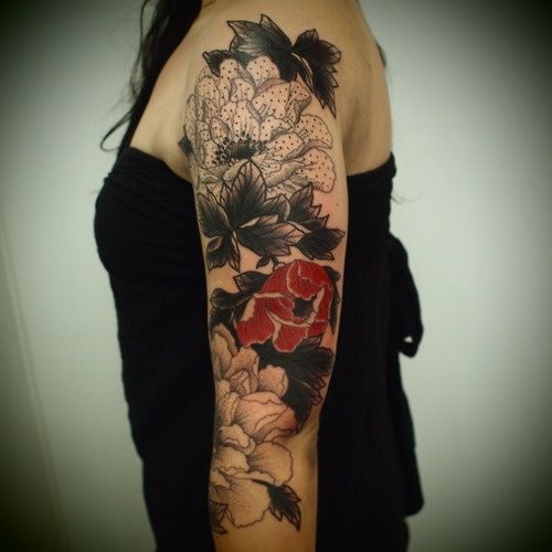 tatouage fleur bras complet