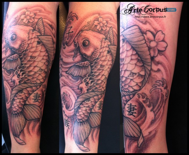 tatouage fleur carpe koi
