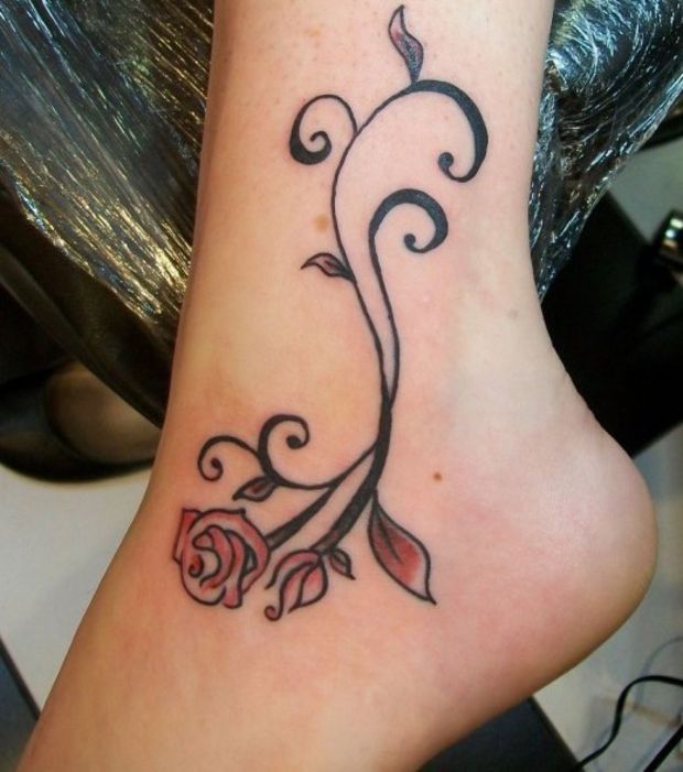 tatouage fleur cheville