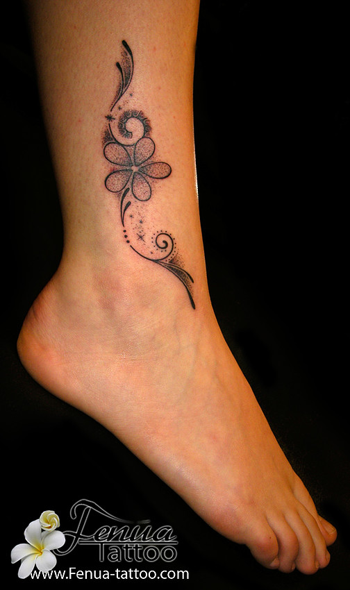 tatouage fleur de tiaré