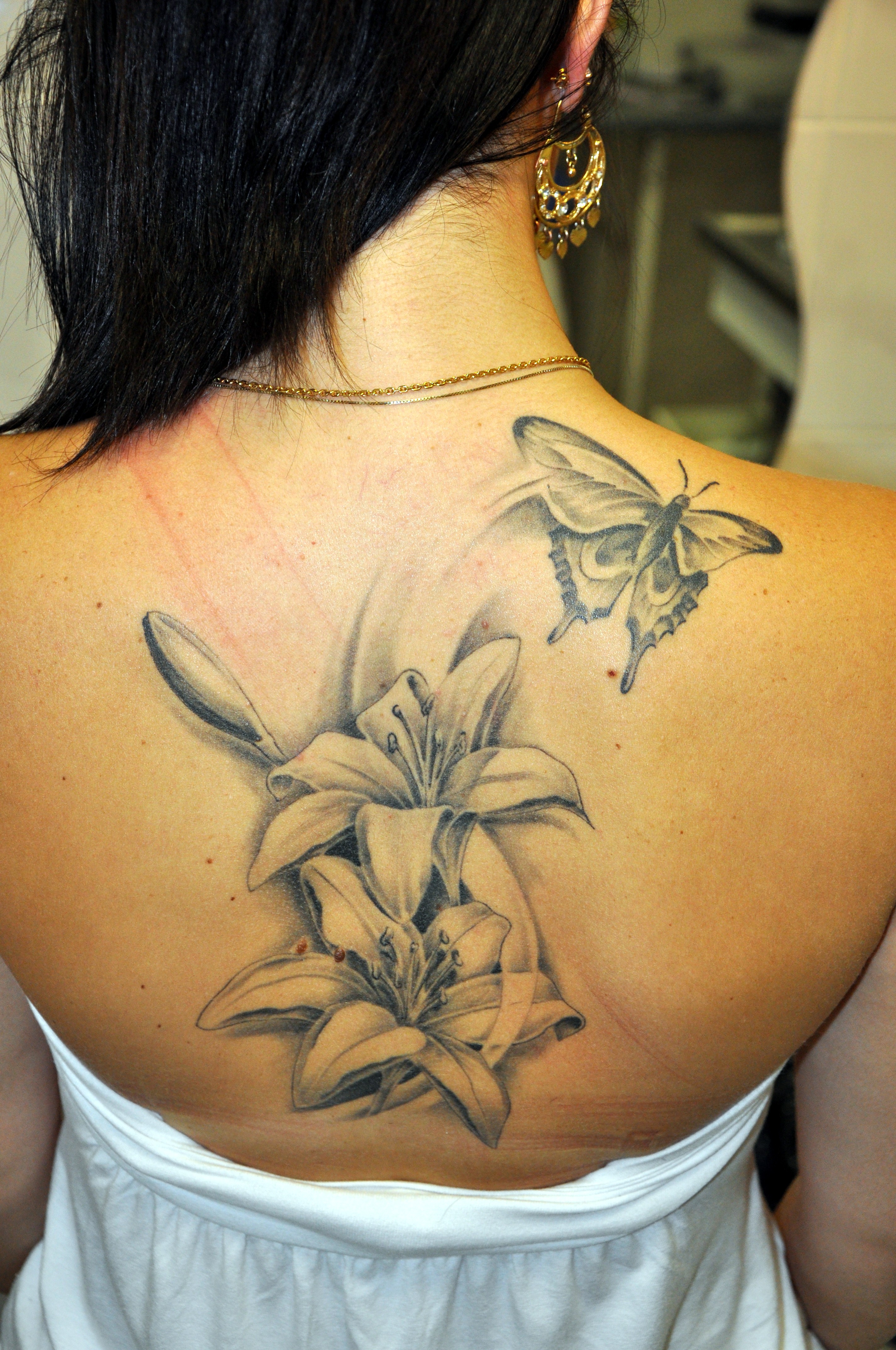 tatouage fleur dos
