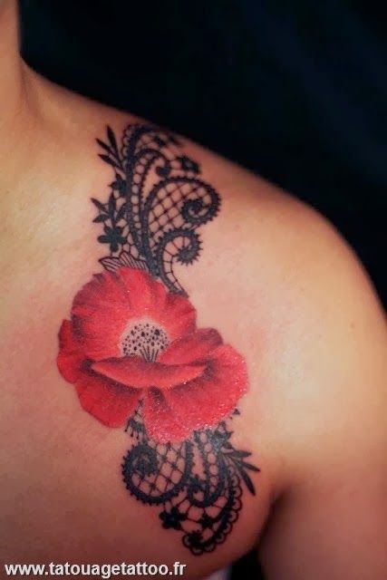 tatouage fleur épaule femme