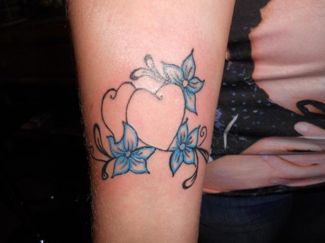 tatouage fleur et coeur