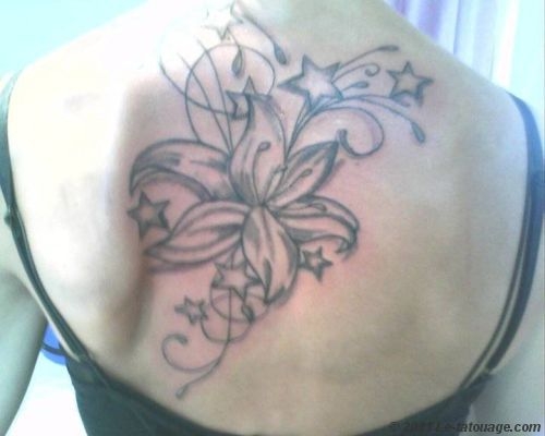 tatouage fleur et etoile