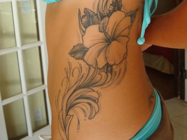 tatouage fleur exotique