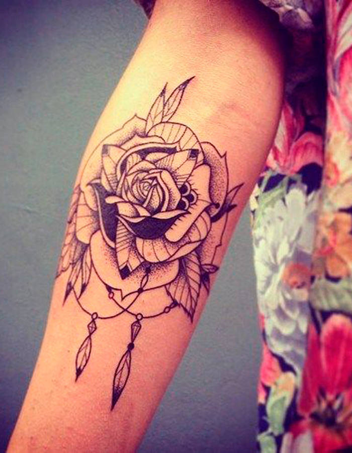tatouage fleur fin