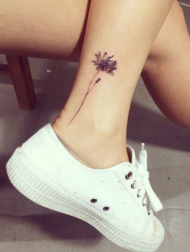 tatouage fleur fin