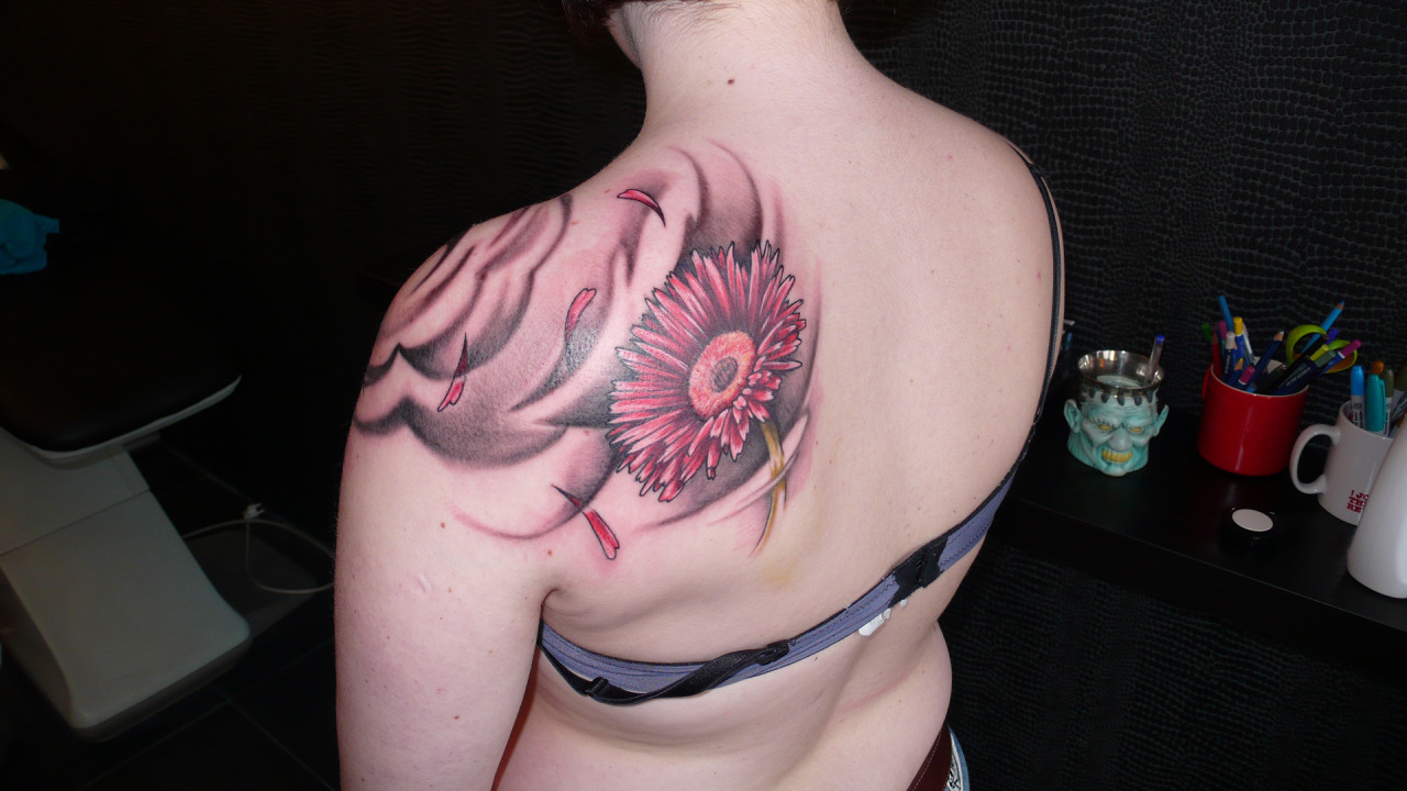 tatouage fleur gerbera