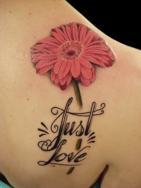 tatouage fleur gerbera
