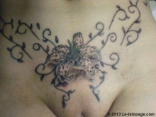 tatouage fleur gothique