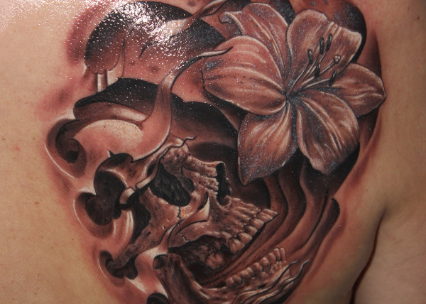 tatouage fleur gothique