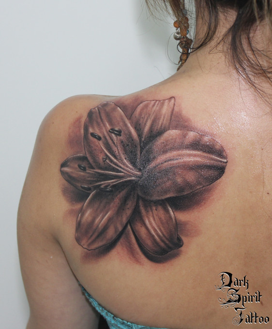 tatouage fleur gothique