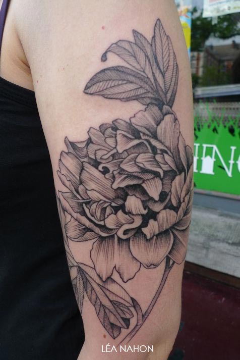 tatouage fleur graphique
