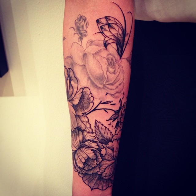 tatouage fleur graphique